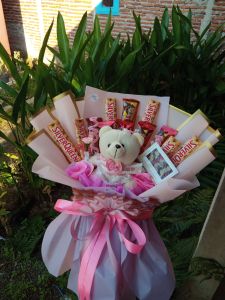 buket coklat boneka dan bunga