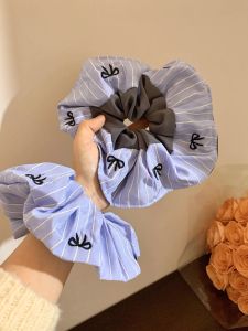 ริบบิ้นผูกผมลายทางปมผีเสื้อสไตล์ฝรั่งเศสขนาดใหญ่สำหรับผู้หญิง ห่วงยางยืดทรงกลม วัสดุยางยืด เครื่องประดับผม