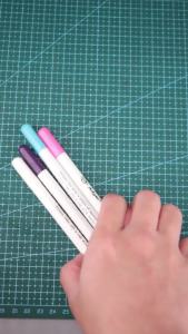 4Pcs/Set Vanishing Fabric Markers Air Erasable/Water Erasable Pens for Quilting Sewing Dressmaking Fabric White Blue Purple Red