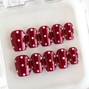 10pcs Red Polka Dot Short Square Handmade Wearable NailsChristmas NailsSuitable For Womens PartiesFestivalCasual Wear