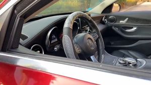 Sarung Setir Mobil Premium Anti Licin / Stir Cover Setir Mobil Model Kulit Premium Kombinasi Carbon