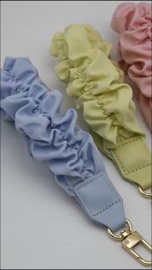Short phone strap ins-style scrunchie phone case chain short wrist strap phone chain high-end phone hanging chain