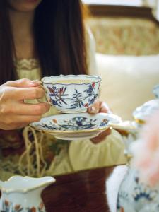 Retro European Style Gold Onion Skin Coffee Cup And Plate Set Afternoon Tea Blue And White Porcelain Gold Trimmed 175ml