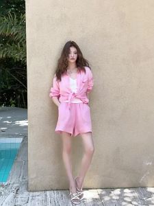 MIUCO | Bộ Áo Sơ Mi Dài Tay Màu Đào Hồng Rộng Rãi và Quần Short Có Dây Thắt