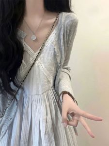Váy Dài Không Tay Cổ Chữ V Ren Kẻ Sọc Màu Xám Cỡ Lớn Áo Len Cardigan Hai Mảnh Cho Nữ Mùa Thu Váy Dài Cạp Cao