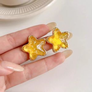 Fashionable Yellow Star Womens Earrings Luxury Minimalist Design High-End Sensation Ear Jewelry Versatile New 2025 Model