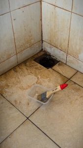 Yuri Porstex 500 ML Pembersih Keramik Kamar Mandi dan porselen