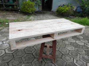 Pallet Kayu Sengon Laut Albasia Baru Ukuran 60×60×13cm Dipan Tatakan BarangDecorasi Cafe Hiasan Ruangan Dll