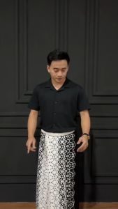 Sarung Dewasa Motif Print Hitam Putih Bahan Katun