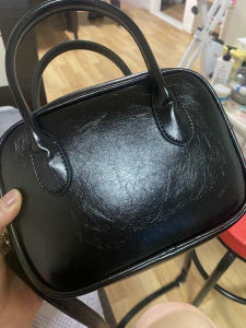 NIEEH Jennie Pillow Shaped Soft Square Handbag Womens Fashionable Casual Crossbody Bag with Zipper Closure New Condition