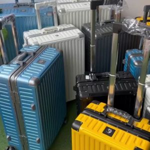 999กระเป๋าเดินทางล้อลากแข็งแรงทนทาน ล้อหมุน360องศา โครงอลูมิเนียม กระเป๋ารุ่นCK999 ราคาคุ้ม พร้อมส่ง