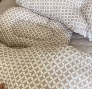 Gối cho mẹ bầu Boppy Total Body Pillow Sand nâng đỡ bụng giúp mẹ bầu thoải mái hơn khi ngủ Keroshop