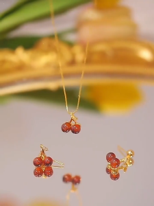 COD Sweet Red Cherry Pendant Necklace and Earrings with Vibrant Cherry Design New Trendy Choker For Christmas Gift Women Unique Design Accessories with Fruit-Inspired Design Exquisite gold-plated Chain Jewelry Set