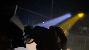 Đèn pin đội đầu siêu sáng XJ 9158 chiếu xa 1000m tích điện 12 giờ đổi 3 màu tặng kèm dây đeo đầu thay thế Đèn đội đầu