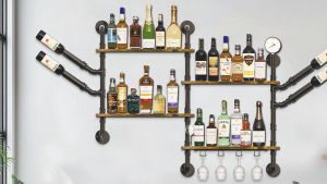 ชั้นวางแก้วไวน์แบบลอย ชั้นวางผนังแบบท่ออุตสาหกรรม ชั้นวางวิสกี้เพื่อวางผนัง  Wall Wine Rack Industrial Pipe Bar Wall Liquor Shelf Floating Shelves with Wine Glass Holder Wall Mounted Shelving Unit for Living Room Kitchen