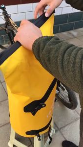 【Gyy_rk】กระเป๋ามัดหลังกันน้ำ ขนาด 40L กระเป๋าติดท้ายมอเตอร์ไซค์กันน้ำ กระเป๋ากันน้ำ กระเป๋ามัดหลังกันน้ำกระเป๋าติดมอเตอร์ไซค์ ชุดคลุมเป้กันน้ำ  กลางแจ้งเต็มไปด้วยจักรยานปั่นจักรยานอูฐกระเป๋ารถจักรยานยนต์กระเป๋าเดินทางกระเป๋าแนวนอนถุงอัศวิน -ถุงอบแห้ง