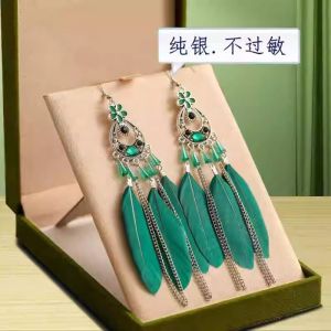 ต่างหูรูปขนนกคริสตัลยาวสีน้ำเงินสไตล์วันหยุดโบฮีเมียน ต่างหูแบบท่องเที่ยว ดีไซน์เฉพาะตัว เครื่องประดับแฟชั่นสำหรับผู้หญิง