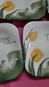 DĨA VUÔNG GỐM SỨ 4D HỌA TIẾT HOA TULIPS - 17CM ( CỠ 8)