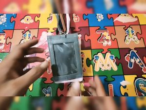 ALIKA GROSIR Id Card Kartu Nama Gantung Lanyard Holder Name Tag Kulit Dua Sisi Bolak Balik Mika Kancing Dompet Kartu Identitas Dompet Kalung