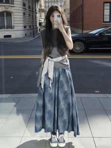Ge·an·fei | Korean Style Age Reducing Outfit Tank Top & Tie Dye Skirt Set