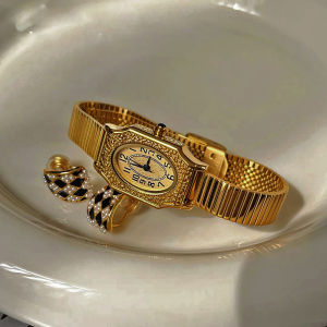 1 Piece of New Golden French Classic Retro Style High-End Elegant Small and Exquisite Womens Waterproof Quartz Watch Stainless Steel Strap Rectangular Carved Dial with Arabic Scale Fashion Literary Casual Simple Niche Design Elegant Charming Suitable ...