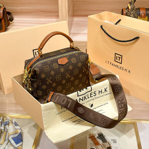 Womens handbag 2025 new autumn and winter designer shoulder crossbody bag fashionable and high-end pillow bag