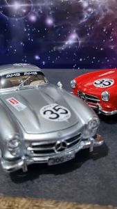 Diecast Miniatur Mainan Mobil Sedan Klasik Mercedes Benz SL300 Gullwing Besi Metal 1/24