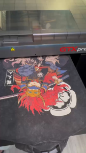 molisa เสื้อยืดคอกลม แขนสั้น เสื้อลายการ์ตูน สกรีนเสื้อDTG ผ้าcotton100% เสื้อยืดผู้ชาย 68164#