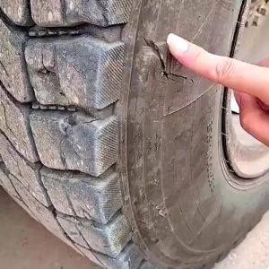 Lem Tambal Ban 30ml: Solusi Instan Perbaikan Ban Mobil & Motor