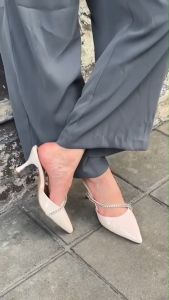 MellowCo รองเท้าส้นสูงหัวแหลมเปิดส้น สูง 3 นิ้ว รุ่น Call Me Camellia 9-3154