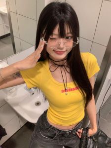 เสื้อยืดคอกลมแขนสั้นทรงสลิมฟิตสำหรับผู้หญิงในช่วงฤดูร้อน สไตล์อเมริกัน เสื้อผ้าทำงานแขนสั้นทรงเข้ารูป แฟชั่นฤดูร้อน