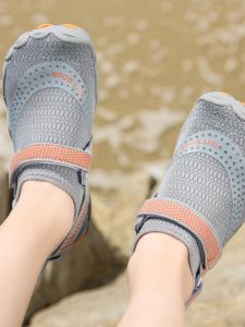 Childrens Beach Shoes Quick-Drying Sea Reef Wading Shoes Non Slip Swimming Snorkeling Shoes Outdoor Stream Trekking Shoes Skin Soft Bottom