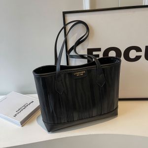 Fashionable Large Capacity Womens Shoulder Bag Commuter Tote Bag Soft PU Leather Casual Pure Color Zipper Closure Handbag