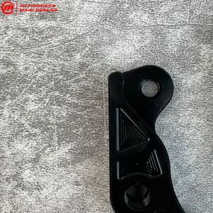 Breket Kaliper Belakang 2P XMAX 250 NBT: Aksesoris Motor Berkualitas