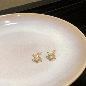 French Pearl Zircon Planet Stud Earrings Womens Fashion round Face Elegant Jewelry Fresh out New Design Ear Jewelry