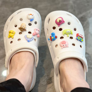เครื่องประดับรองเท้า Crocs สีขาว ดอกไม้ตกแต่งสุดน่ารัก DIY สำหรับฤดูร้อนปี 2024 ของ Brand Original Color Tribe