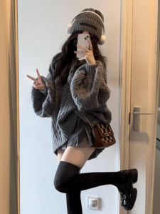 สีเทาเข้ม สไตล์ขี้เกียจ หลวม ยาวนุ่ม เสื้อสเวตเตอร์ กระโปรง ชุดสองชิ้น ฤดูใบไม้ร่วง ฤดูหนาว คอวี ย้อนยุค ความรู้สึกหรูหรา แฟชั่น ผู้หญิง ชุดคลุม