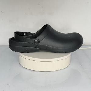 Prelesty Chef Shoes Sepatu Kitchen Pria Waterproof Tidak Licin Fashion Sepatu Koki Clog Kerja Tahan Minyak Keren Full Black 399