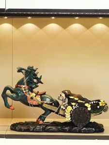 Giá Để Rươu Hình Ngựa Kéo Xe Châu Báu Tượng Phong Thủy Trang Trí Nhà Cửa Quà Tặng Tân Gia Khai Trương