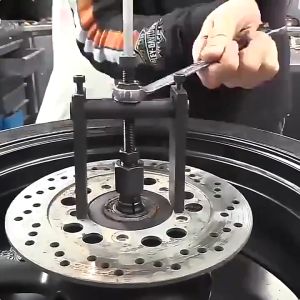 (Dikirim Dari Jakarta)Amtech Pilot Bearing Puller Treker Bering Alat Copot Ganti Bearing 3 Jaw Bearing Dalam Inner Bearing Puller 2 Inci /4 Inci/6inci/8Inci Bearing/tracker bearing/alat buka bearing/alat pembuka bearing/traker bearing multifungsi