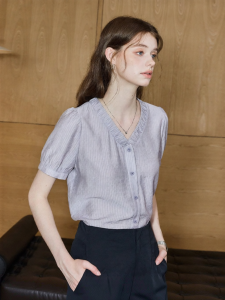 KUHNMARVIN | Áo Nữ Slimming V-Neck Ruffle Tay Ngắn Sọc Tím