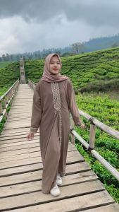 Abaya Indira Bandung: Desain Elegan & Bahan Renda Berkualitas