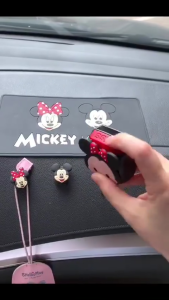 แดชบอร์ดรถยนต์ไม่ลื่นเสื่อ แผ่นด่างดำแบบสไลด์แบบสไลด์แบบสไลด์แบบสไลด์สำหรับโทรศัพท์มือถือ กุญแจ แก้ว GPS