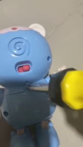 ตูกตาหมูน้อยน่ารัก เดินได้ มีเสียงเพลง มีไฟ เล่นสำหรับเด็ก