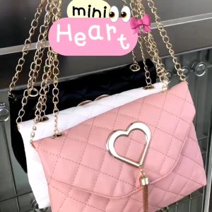 Chaichaishop💥พร้อมส่ง💥 𝘿𝙚𝙖𝙧𝙡𝙮˓♡ กระเป๋าสะพาย 3 สี ♡ ตั้งค่า คิ้วท์ ใส่เพื่อน ถูกเลือก ใส่เครื่องมือถือ ที่สุด