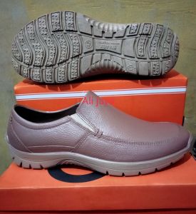 sepatu karet pria 4tt 578 coklat tua karet lentur ngak gampang sobek