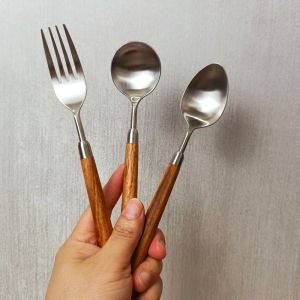 Elegant 304 Stainless Steel Spoon with Wooden Handle for Soup And Food High Quality Dining Utensils Personal Soup Spoon
