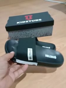 KIDZTUBS Sandal Anak Laki-Laki Karet Slip On Selop Slide Jepit Karakter Hitam 6-10 Tahun Kaki Fashion 1648101024