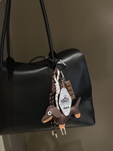 Charming สีช็อกโกแลต Dachshund ส่วนบุคคลรถพวงกุญแจกระเป๋าจี้ Miu สไตล์คู่ทอเชือกเส้นเล็กกระเป๋าอุปกรณ์เสริม