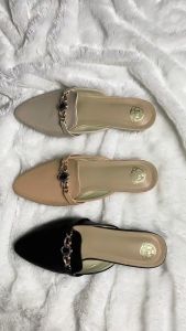 HR COLLECTION Sendal Heels Wanita Hak Mule Ujung Runcing Variasi Rantai Permata ZR 002